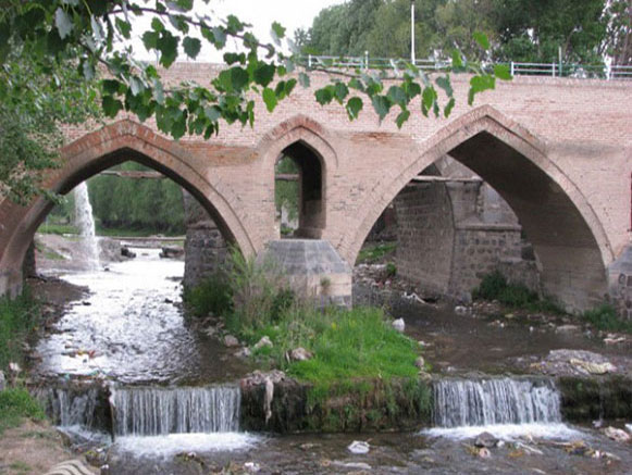 پل قرمز نیر(قیرمیزی کورپی)
